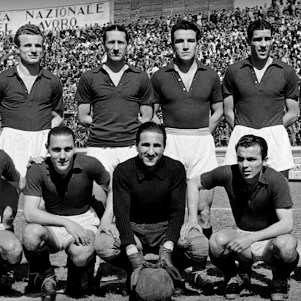Blog header image depicting a vintage black and white photo of the Torino FC team